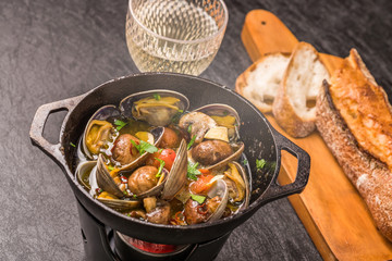 あさりのアヒージョ スペイン料理　Clam Ahijo (Oil baked dish)