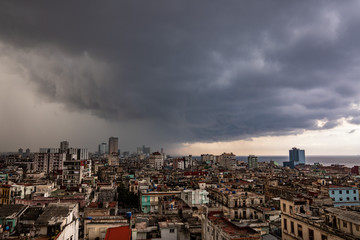 Obraz premium storms over Havana city