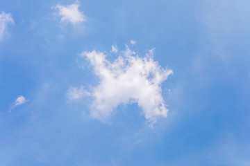 Fototapeta na wymiar photo of blue sky and white clouds or cloudscape.