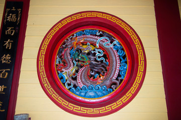 dragon relief pictures at a Chinese temple