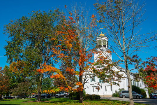 First Church of Merrimack on 7 Baboosic Lake Rd in fall in Merrimack, New Hampshire, USA.