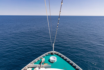 Kreuzfahrtschiff auf hoher See
