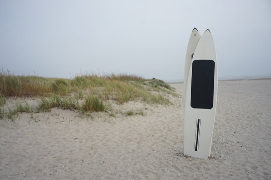 Surfbreter am Strand von F&ouml;hr