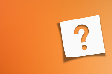 Note paper with question mark on orange background	 - obrazy, fototapety, plakaty