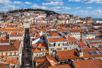 Die historische Altstadt von Lissabon mit dem  Castelo de São Jorge