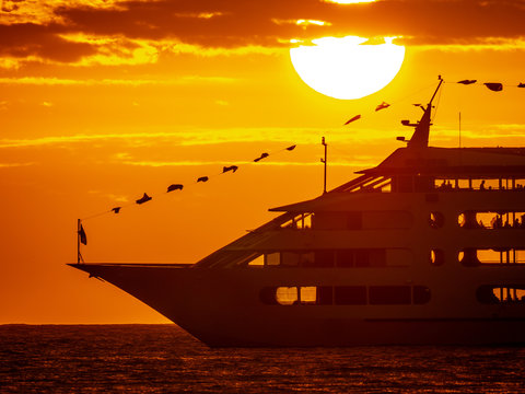 passenger cruise ship by sun