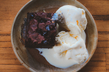 brownie with ice cream