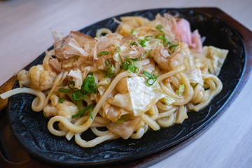 岡山名物 ホルモン焼きうどん