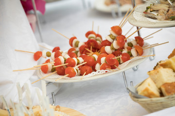 spiedini di pomodoro e mozzarella