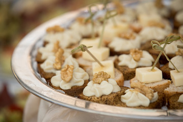 crostini di formaggio e noci