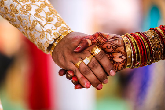 Hindu Wedding Hands Photography / An Intimate Indian Wedding At ...