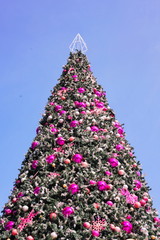 Multi-colored bulbs to decorate the Christmas tree