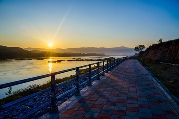 Fototapeta na wymiar sunset on khong river