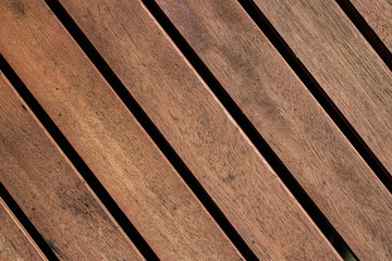 Diagnally-oriented wooden planks 