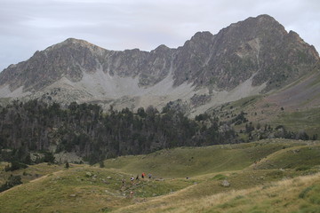 Fototapeta na wymiar Montagnes en pyrénées
