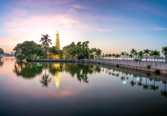 Obraz premium Panorama scene of Tran Quoc pagoda, the oldest temple in Hanoi, Vietnam, with brilliant sunset