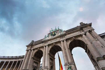 Obraz premium Brussels, Belgium. Famous triumphal arch - entrance to the Cinquantenaire park or Jubelpark.