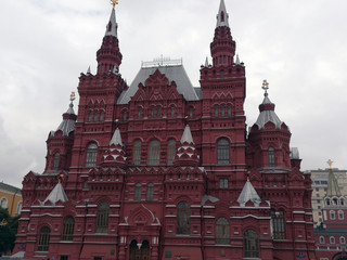 Fototapeta na wymiar Historical Museum in Moscow against the overcast sky