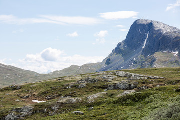 Jotunheimen-Gebirge, Landschaft mit Berg Synshorn im Hintergrund, Norwegen