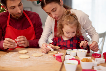 Obraz na płótnie Canvas Family baking cookies at Christmas