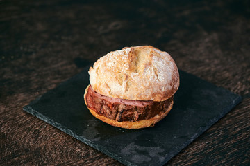 Brotzeit bayrischer Leberkäs 