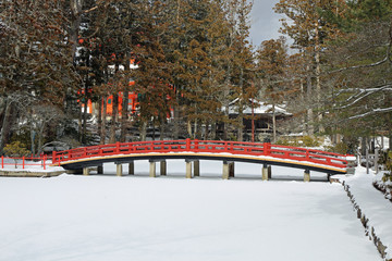 雪の高野山寺院