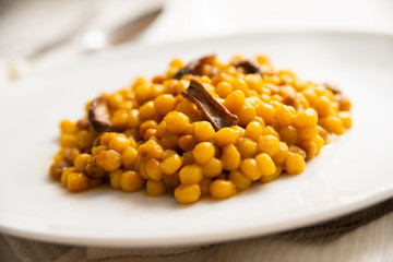 Fregola con zafferano e funghi porcini, Cucina Sarda 