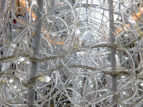 Entrelacement de fils transparent et lumi&egrave;re pour d&eacute;coration de f&ecirc;te