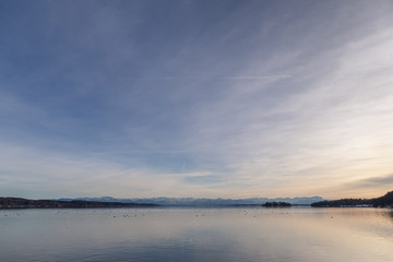 Fototapeta na wymiar Starnbeger See mit Blick auf die Alpen