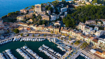 puerto S&oacute;ller al atardecer Mallorca Espa&ntilde;a