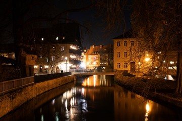 Fototapeta na wymiar view to Kramer bridge in Erfurt at night
