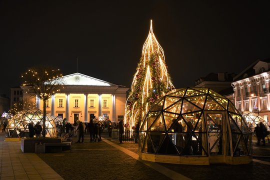 Vilnius Town Hall, Lithuanian Vilnius rotuse at Christmas, night 