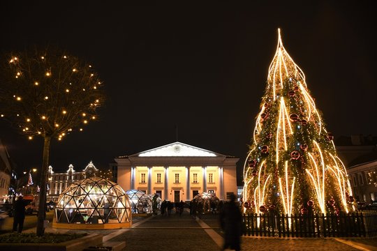 Vilnius Town Hall, Lithuanian Vilnius rotuse at Christmas, night 