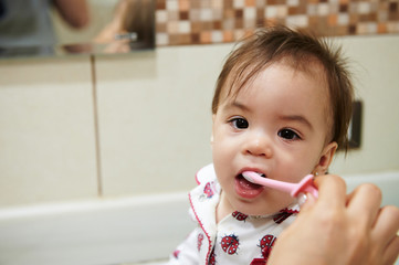 Brushing kid teeth theme