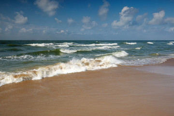 Fototapeta na wymiar sea waves on sunny beach