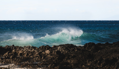 Fototapeta na wymiar ocean waves in Hawaii