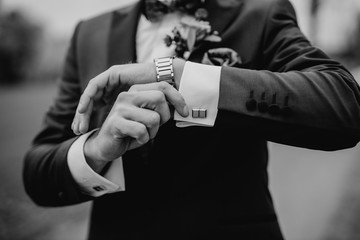 groom wearing cuff links close up