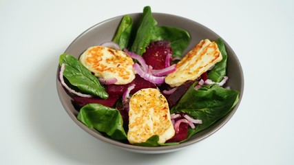 Salad of fried Halloumi cheese, beets and chicken