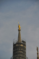 Fototapeta na wymiar ミラノ大聖堂尖塔