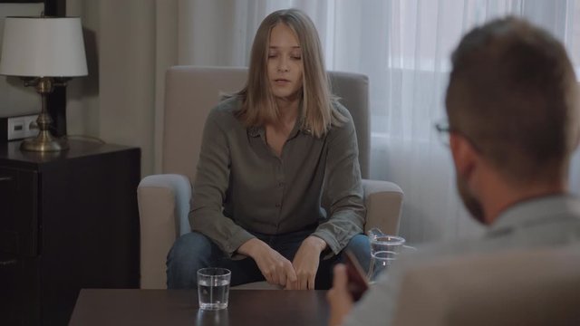 Woman getting emotional peak at the psychologist