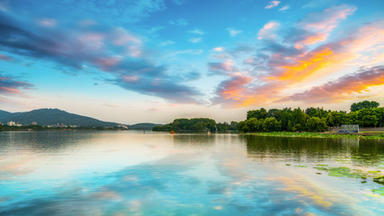 Fototapeta na wymiar The beautiful scenery of Nanjing Xuanwu Lake