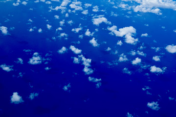 Fototapeta na wymiar 上空からの雲と海