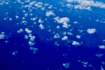 Fototapeta na wymiar 上空からの雲と海