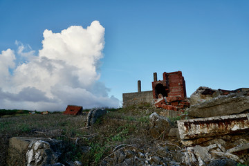 廃れたレンガの建物