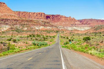 Fototapeta premium Utah State Route 24 near Capitol Reef National Park