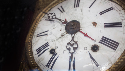 old analog clock pin and braking with vintage