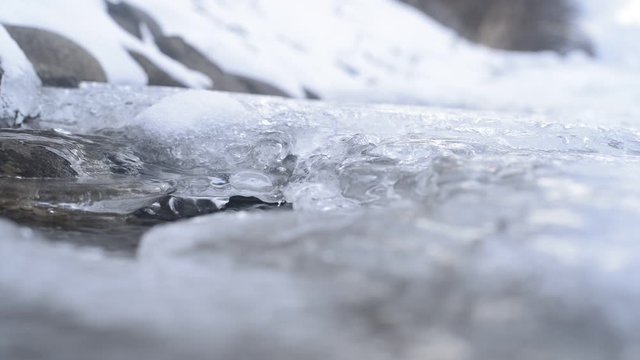 冬の川