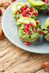 Cupcakes from avocado and kiwi.