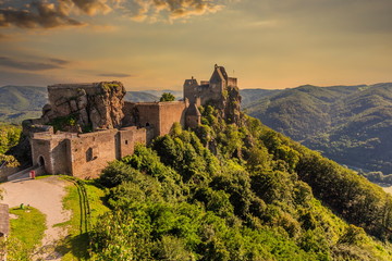 Obraz premium Aggstein Castle ruins at sunse time. Wachau Valley of Danube River, Austria.