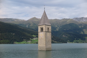 Versunkene Kirche im Reschensee, Südtirol